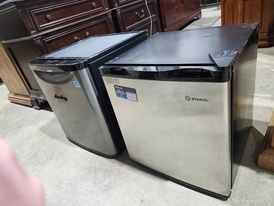 Compact Mini Fridge 1.7cu.ft - Danby & Stakol
