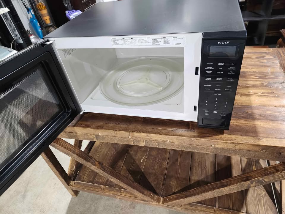 Wolf 1100w Countertop Microwave - Black