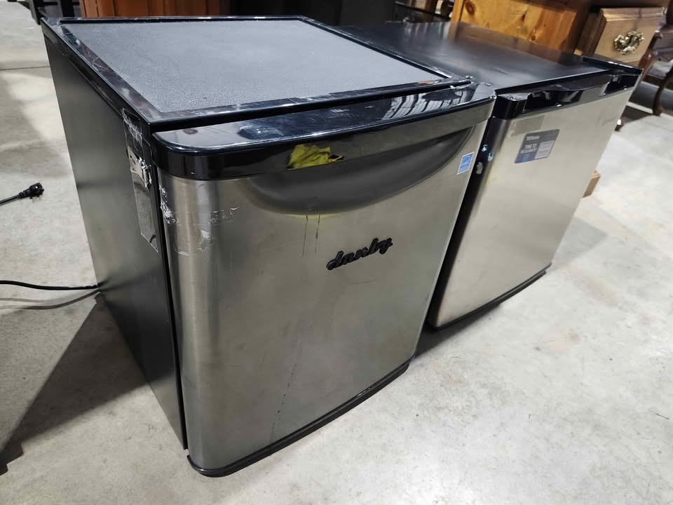 Compact Mini Fridge 1.7cu.ft - Danby & Stakol