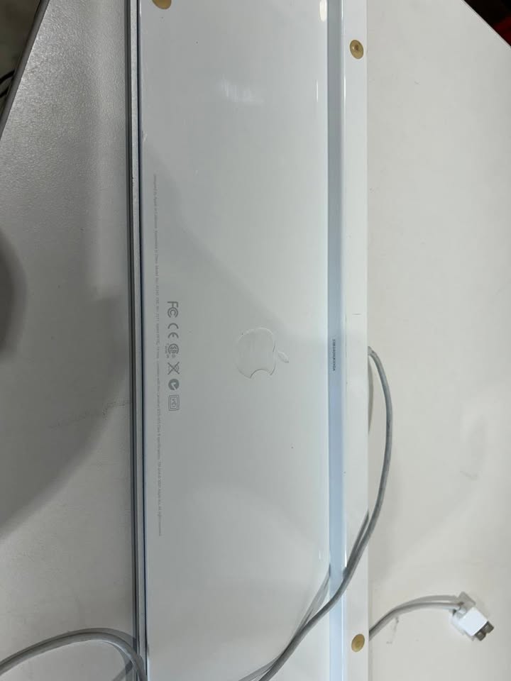 Apple Slim Wired USB Keyboard with Numeric Keypad (2007)