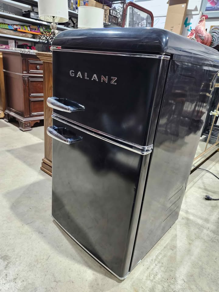Galanz Retro Compact Mini Fridge with Freezer - 3.1 Cu.Ft