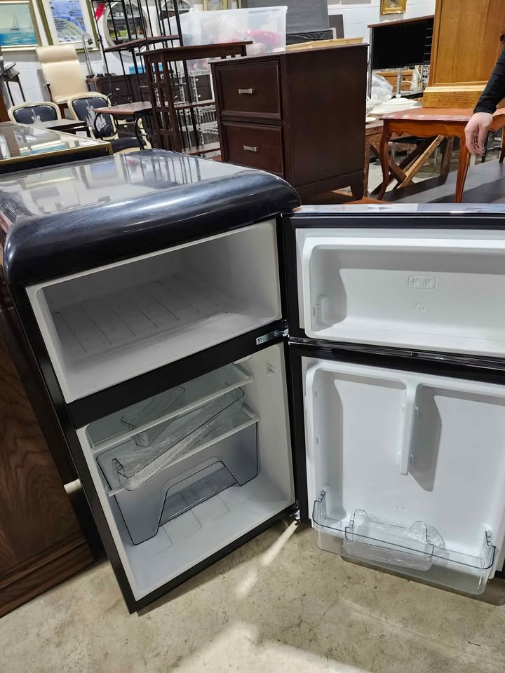 Galanz Retro Compact Mini Fridge with Freezer - 3.1 Cu.Ft