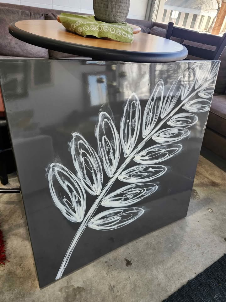 Glossy Acrylic Leaf Canvas 40"