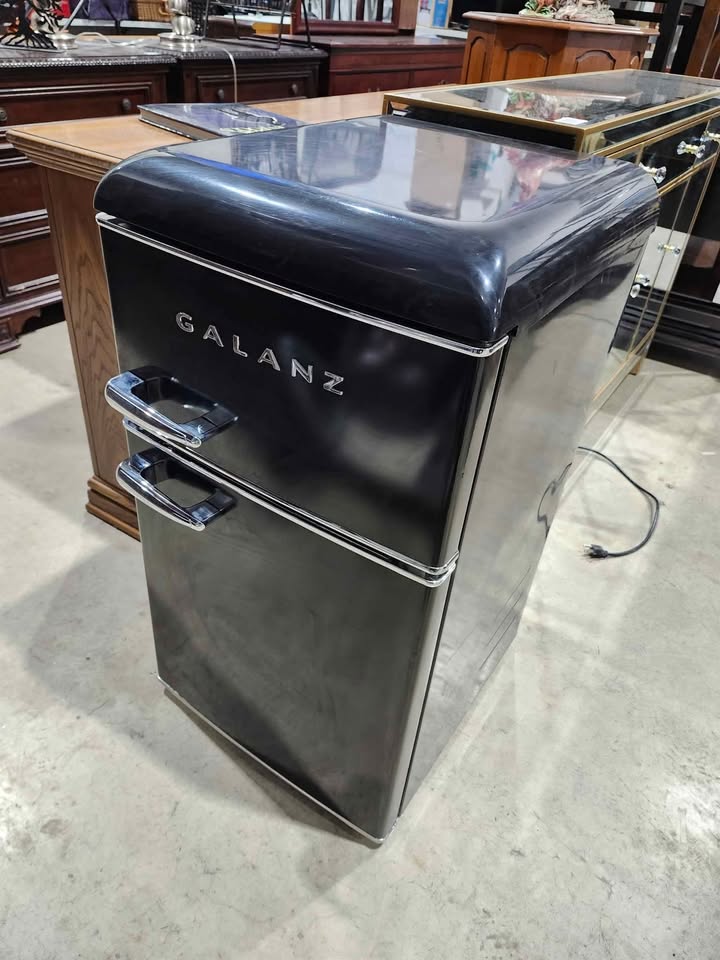 Galanz Retro Compact Mini Fridge with Freezer - 3.1 Cu.Ft