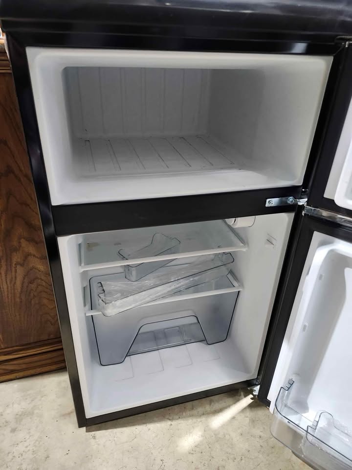 Galanz Retro Compact Mini Fridge with Freezer - 3.1 Cu.Ft