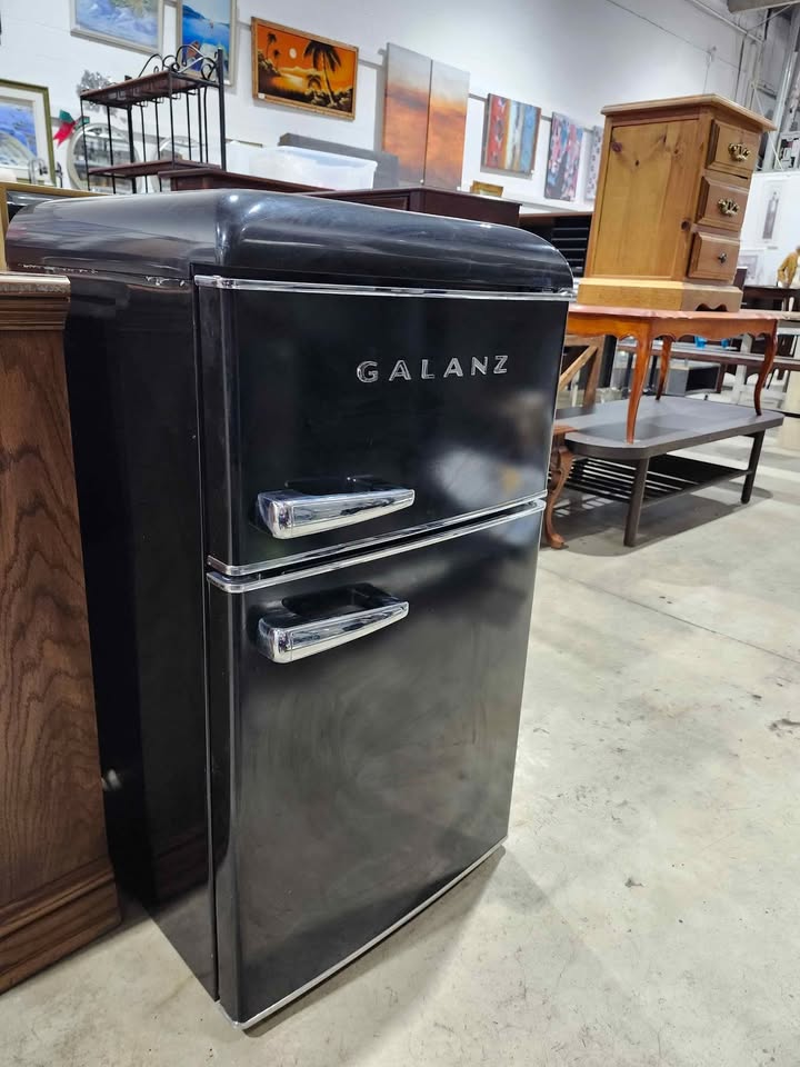 Galanz Retro Compact Mini Fridge with Freezer - 3.1 Cu.Ft