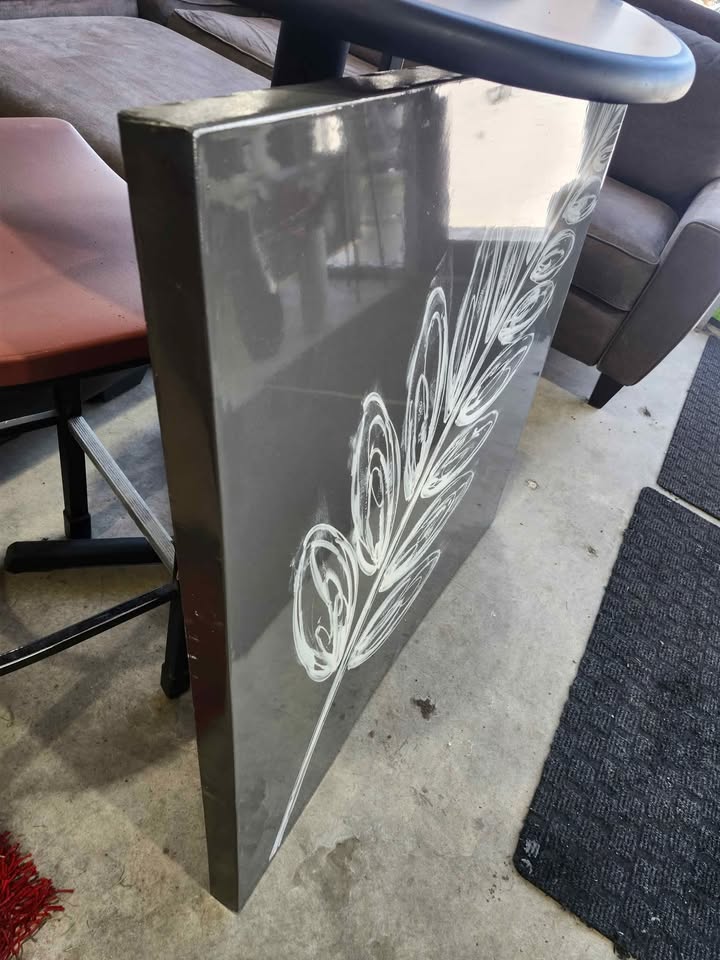 Glossy Acrylic Leaf Canvas 40"