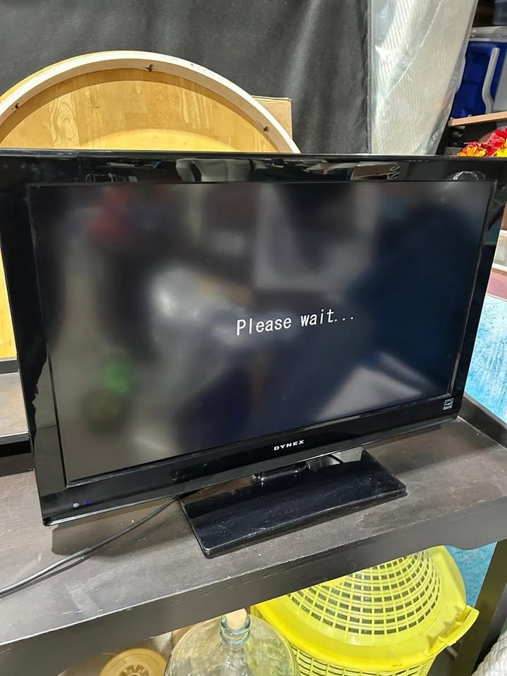 Dynex 32" LCD TV