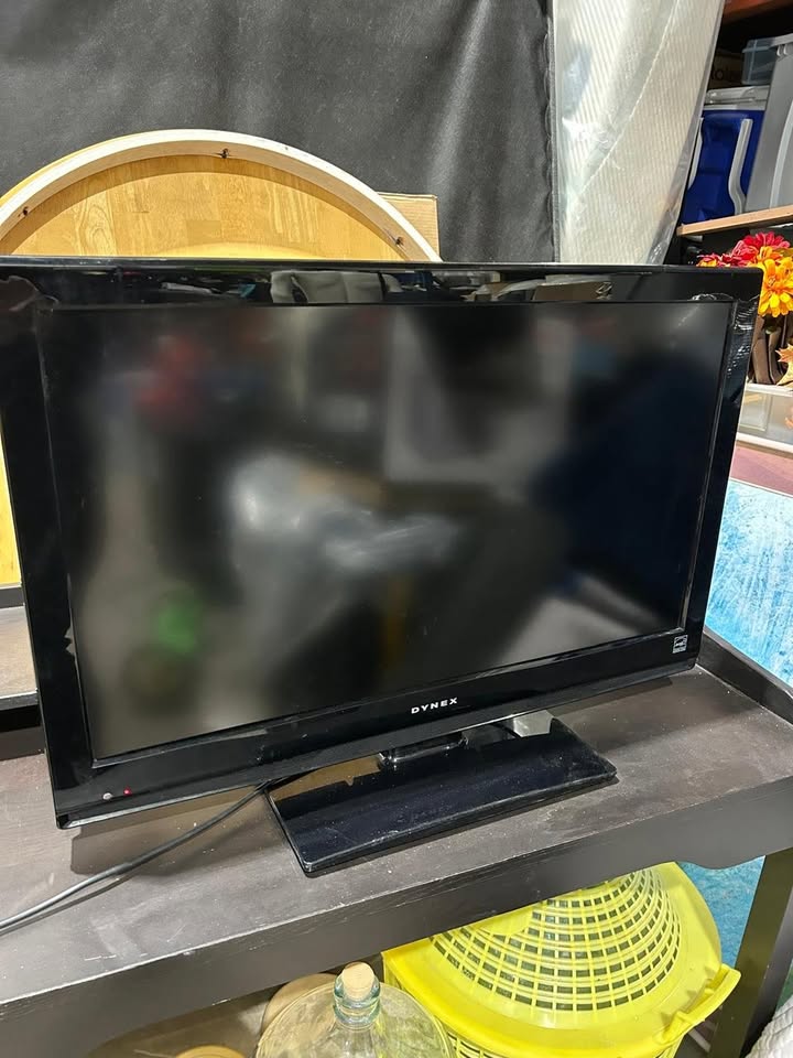 Dynex 32" LCD TV