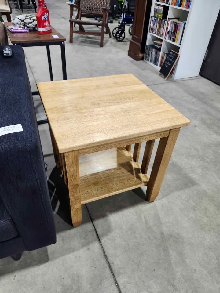 Solid Oak Mission End/Side Table
