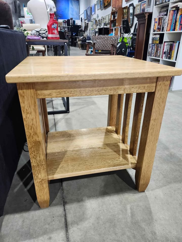 Solid Oak Mission End/Side Table