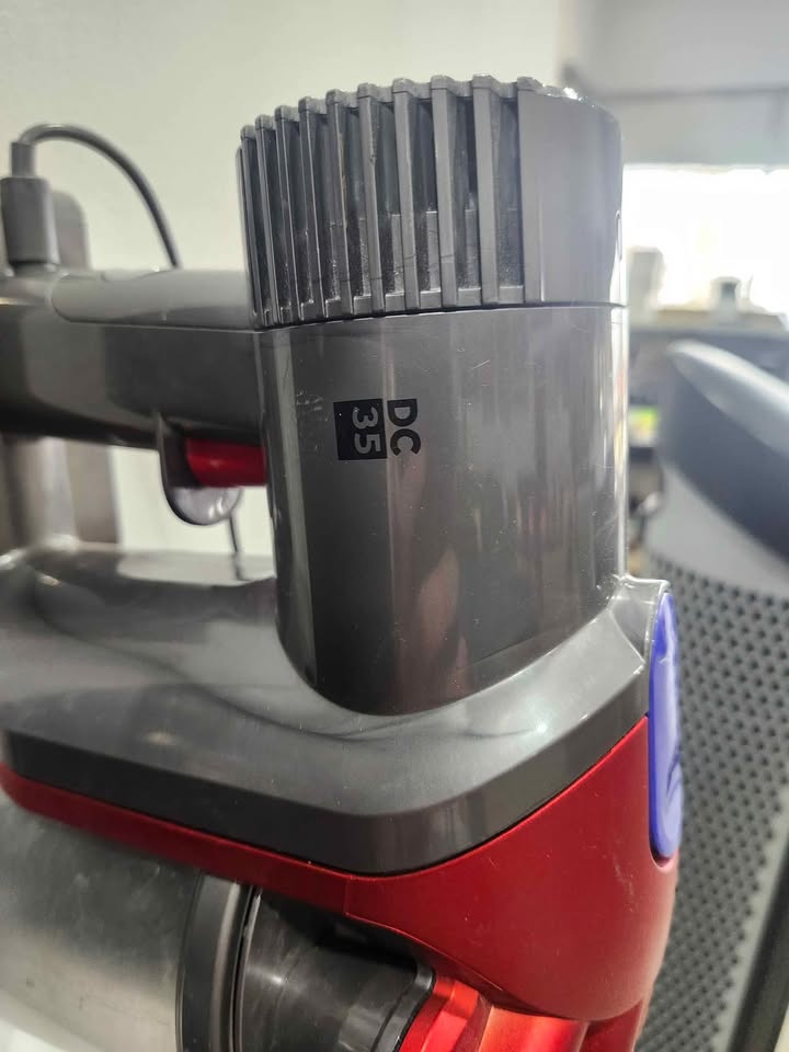 Dyson DC35 Digital Slim Multi Floor Vacuum
