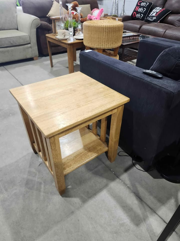 Solid Oak Mission End/Side Table