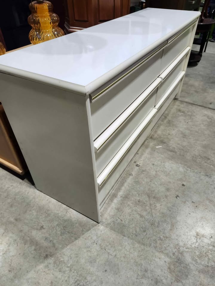 White/Cream Lacquered 6 Drawer Dresser