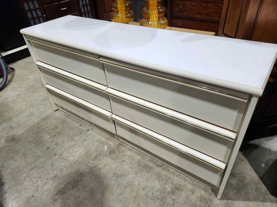 White/Cream Lacquered 6 Drawer Dresser