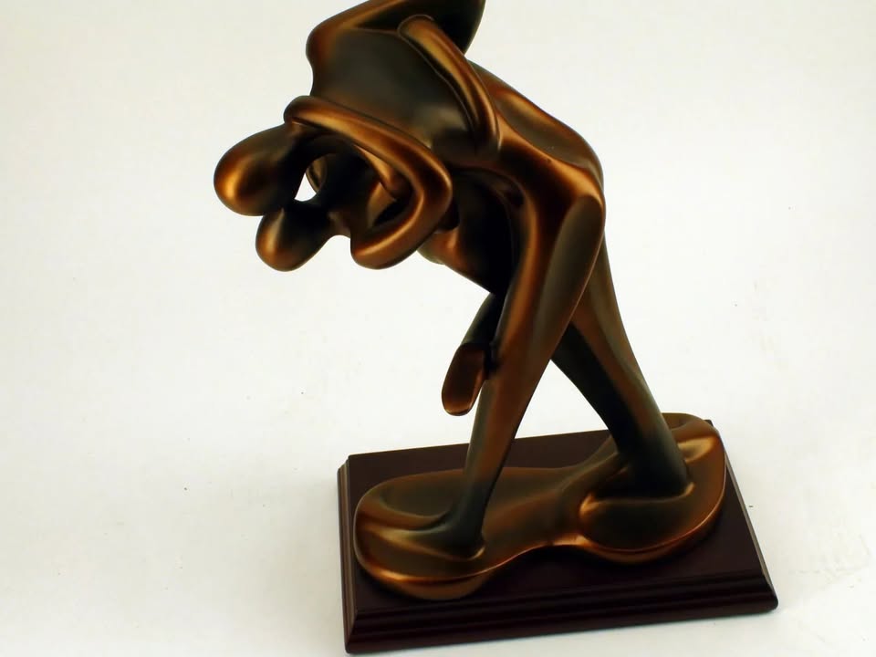 Les Cadeaux Elby Statue