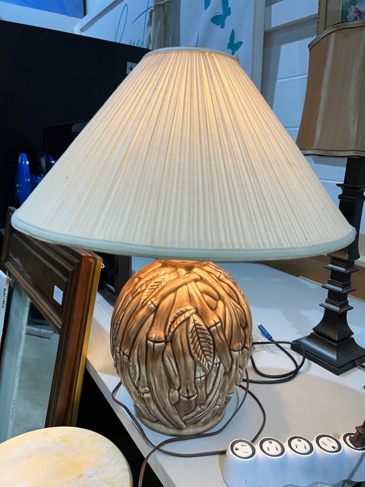 Floral/Nature design Table lamp