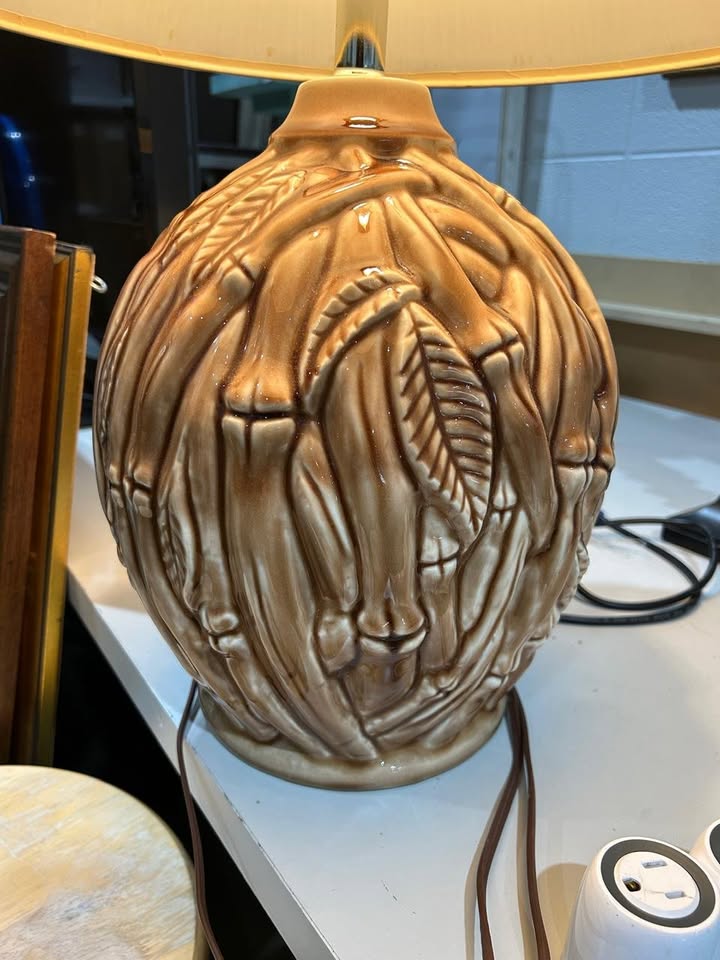 Floral/Nature design Table lamp