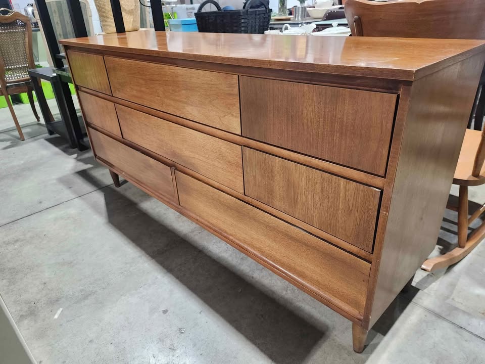 Vintage MCM Walmart Kilgour 8-Drawer Dresser