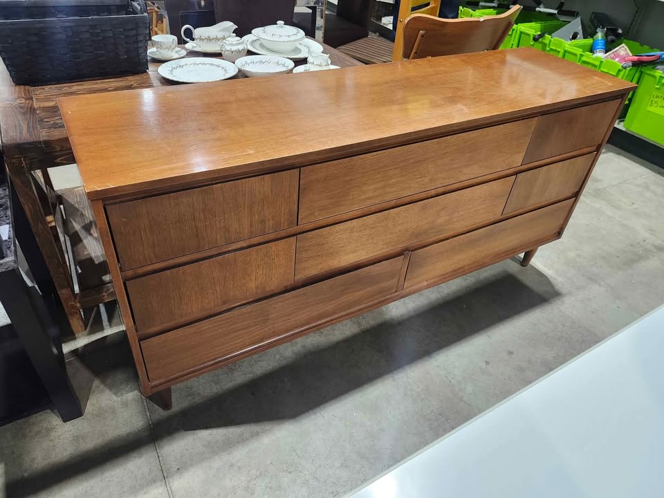 Vintage MCM Walmart Kilgour 8-Drawer Dresser