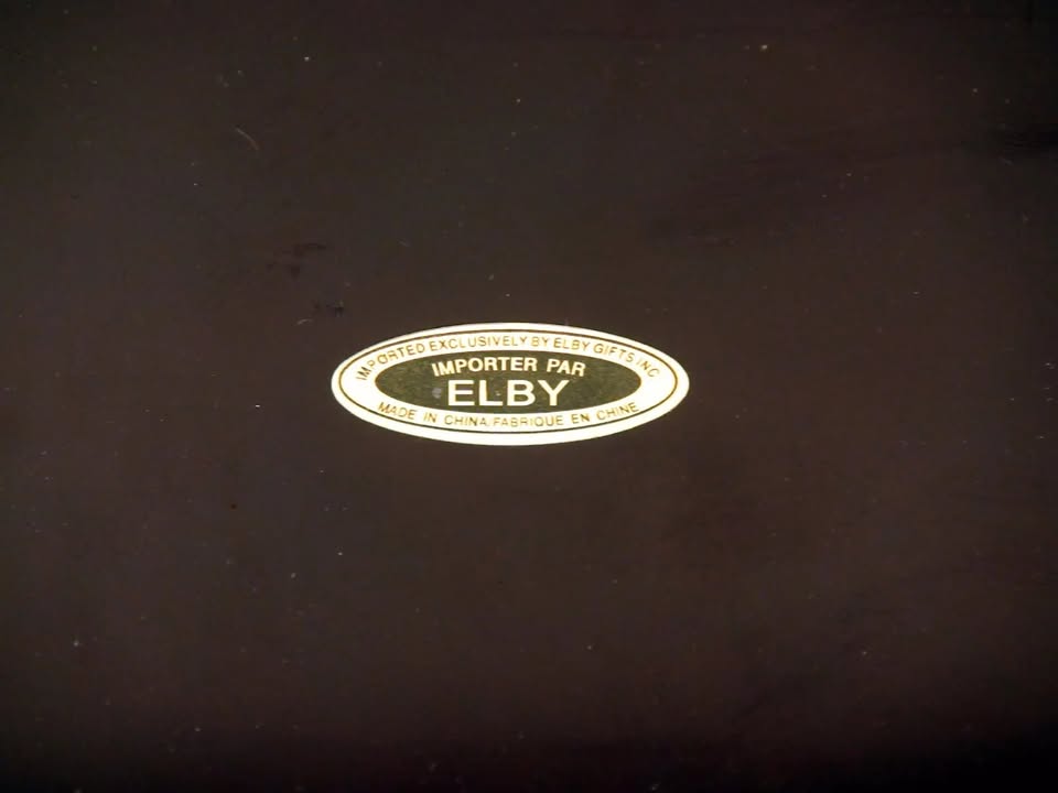 Les Cadeaux Elby Statue