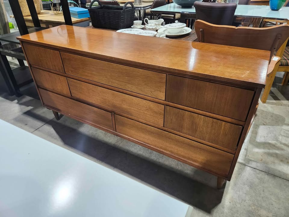 Vintage MCM Walmart Kilgour 8-Drawer Dresser