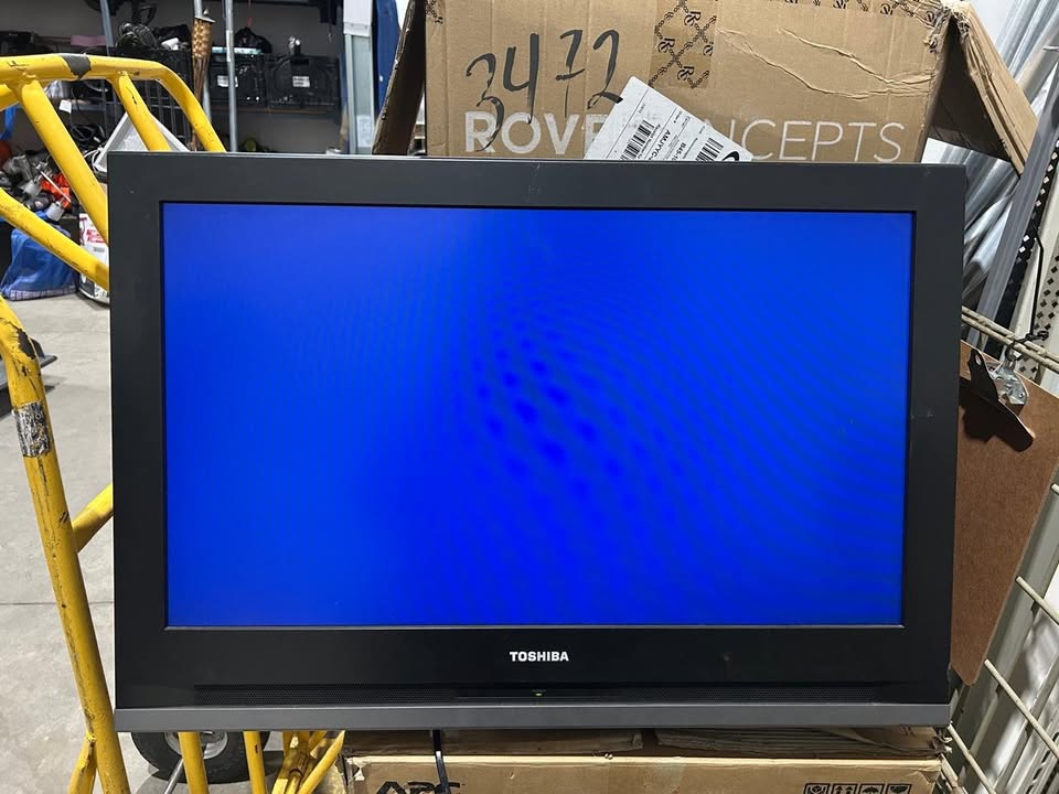 Toshiba TV 2007 32" (No remote)