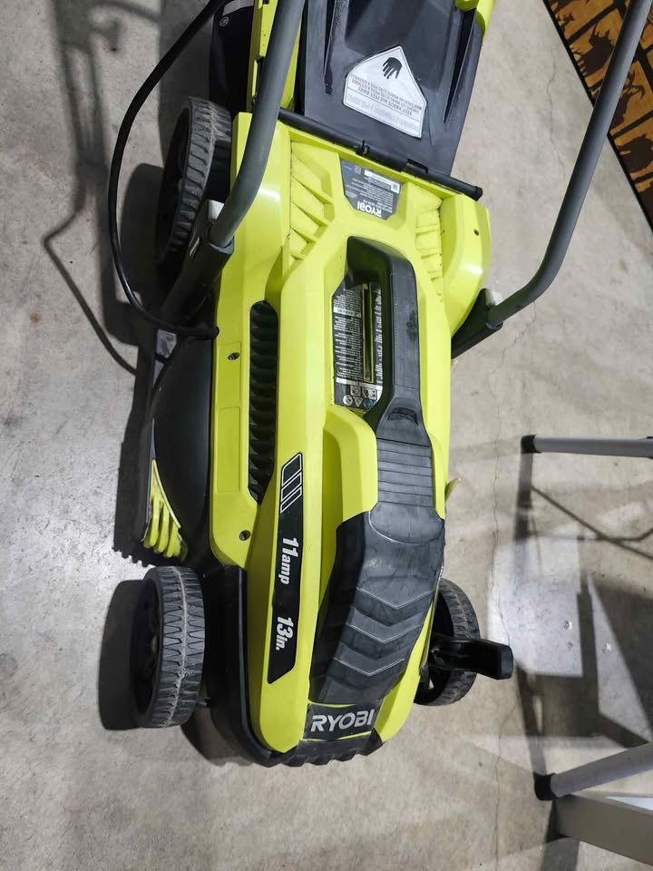 RYOBI 13-inch 11 amp Corded Electric Lawn Mower