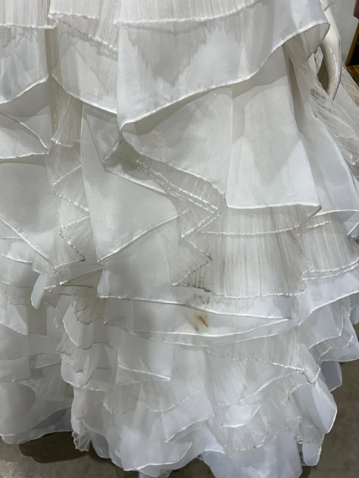Sweetheart Neckline Wedding Dress with Ruffled Skirt - Size S