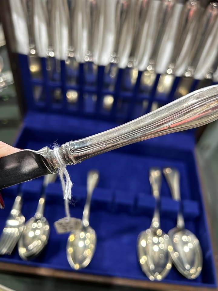 33 Assorted pieces of silver cutlery