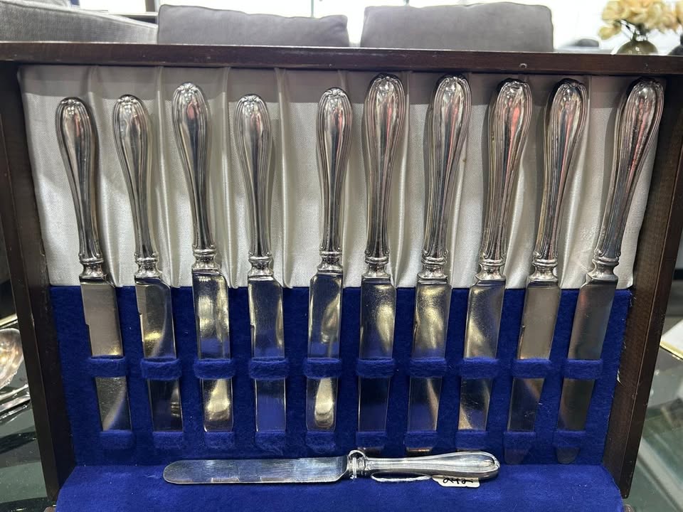 33 Assorted pieces of silver cutlery