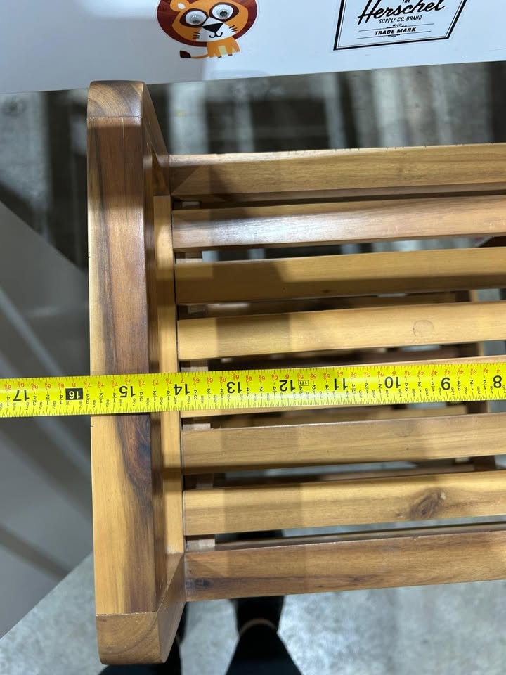 Wooden like shelf unit