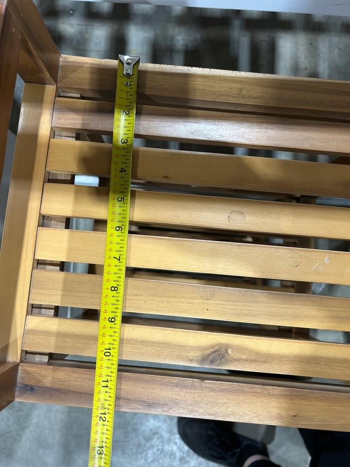 Wooden like shelf unit