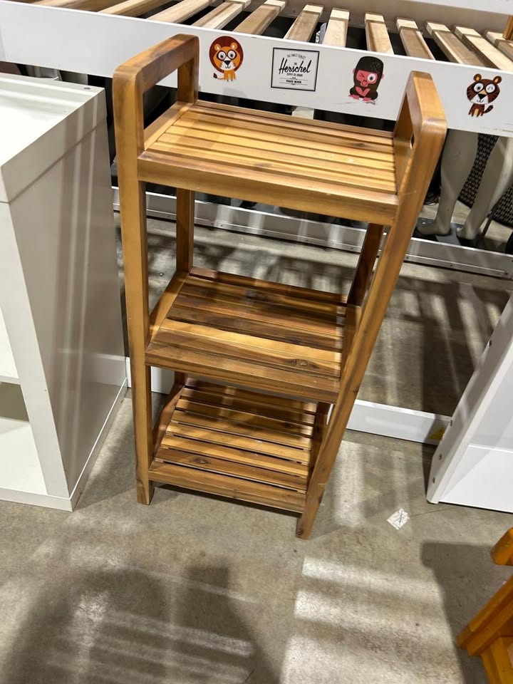 Wooden like shelf unit