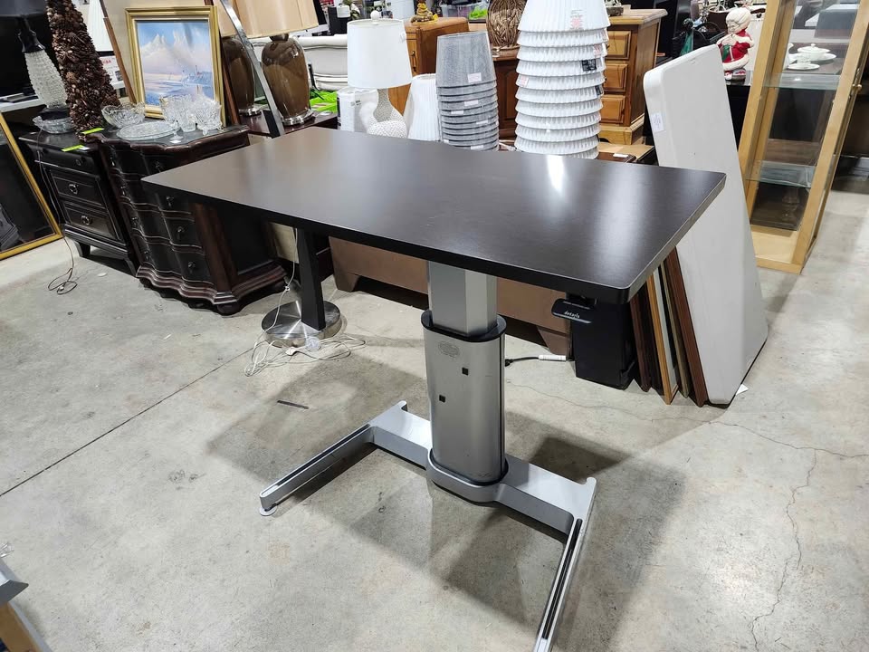 Steelcase Airtouch Pneumatic Height Adjustable Sit-Stand Desk