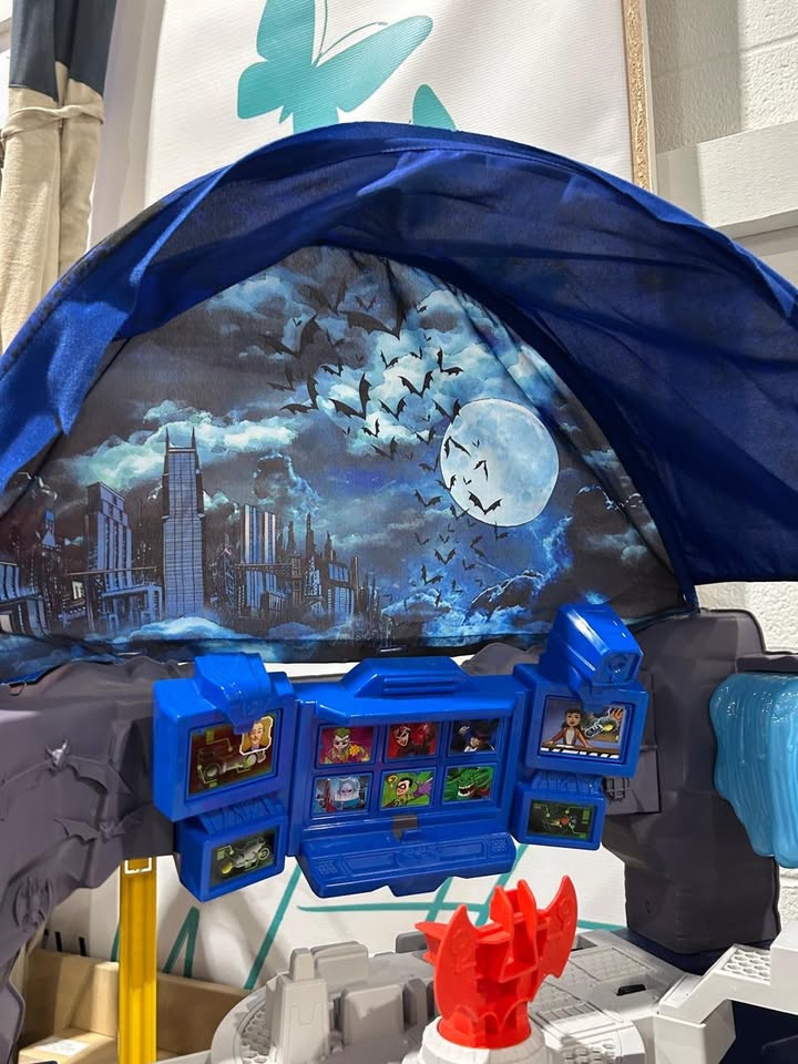 DC Superfriends Batcave