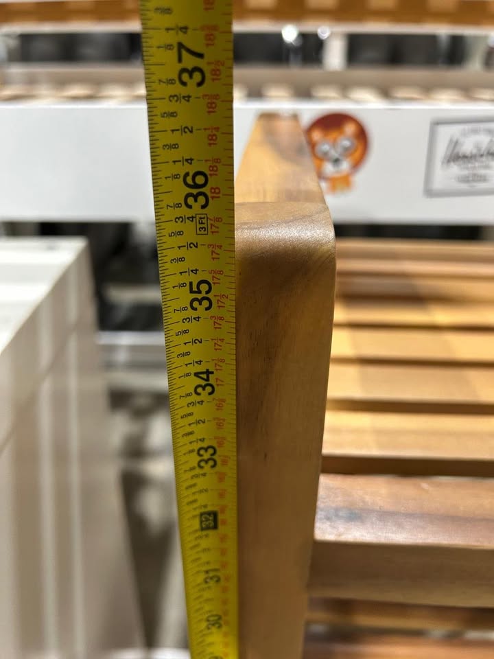 Wooden like shelf unit