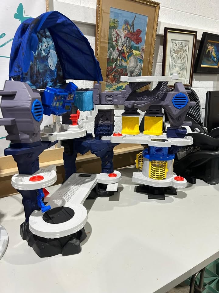 DC Superfriends Batcave