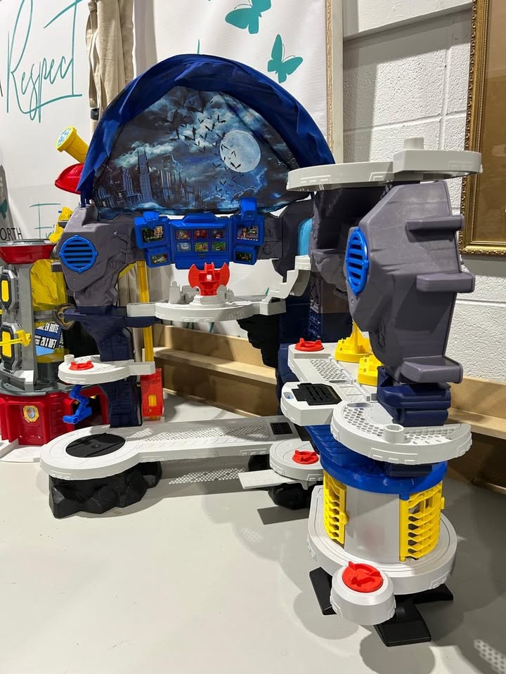 DC Superfriends Batcave