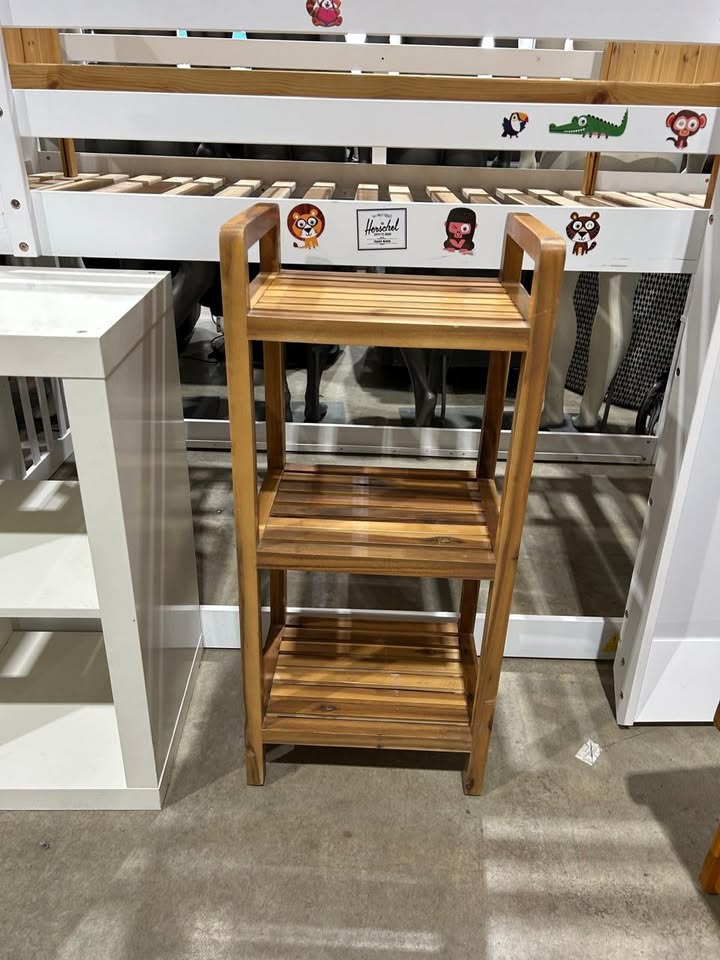 Wooden like shelf unit