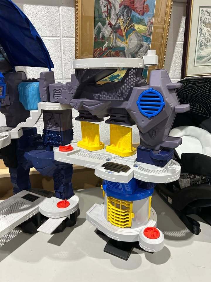 DC Superfriends Batcave