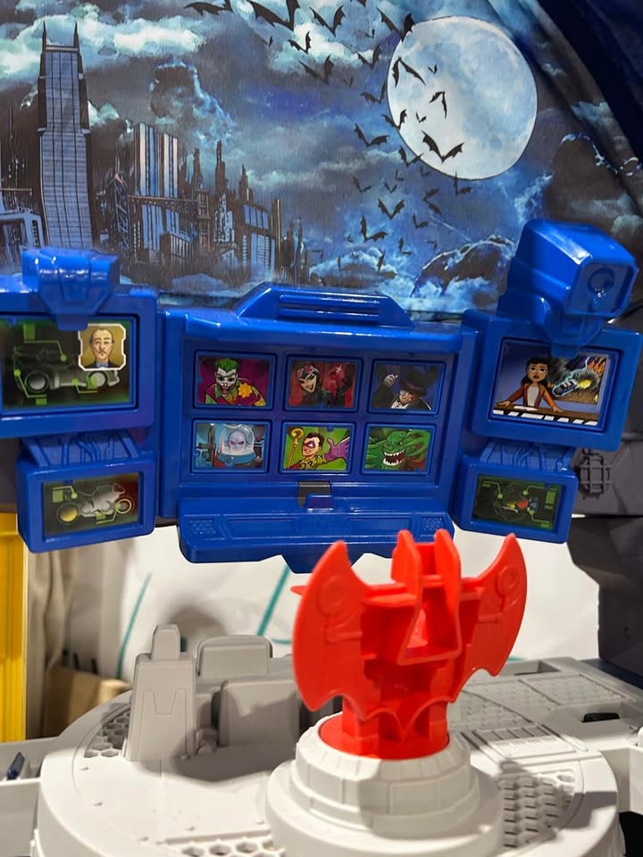 DC Superfriends Batcave