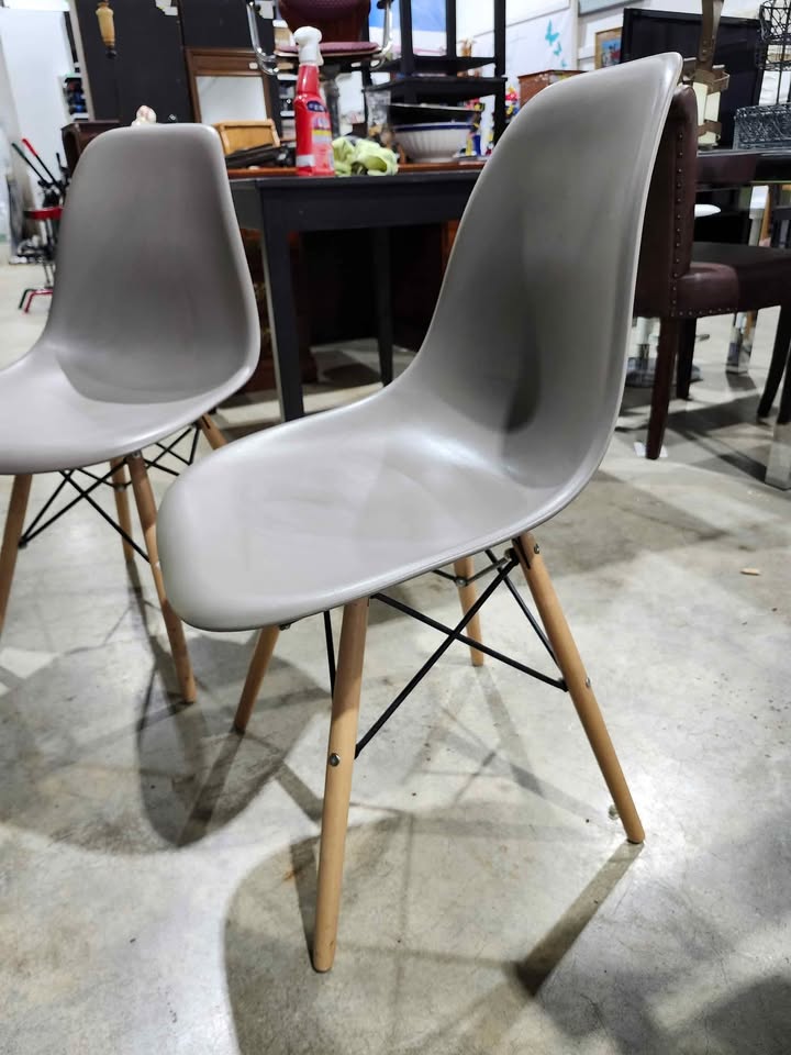Structube Eiffel Mid-Century-Modern Dining Chair - 2 Available