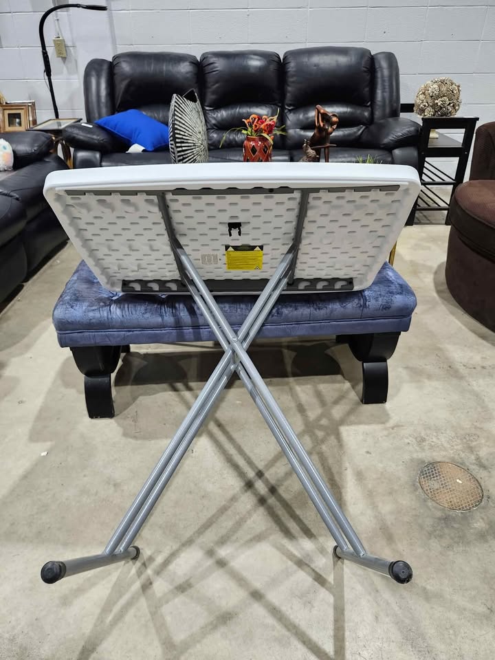 30" Folding/Adjustable Table