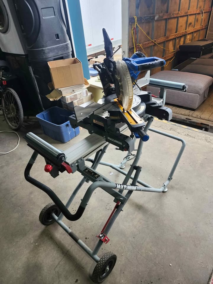 Mastercraft 10" Sliding Compound Mitre Saw + Maximum Easy-Rise Heavy Duty Stand