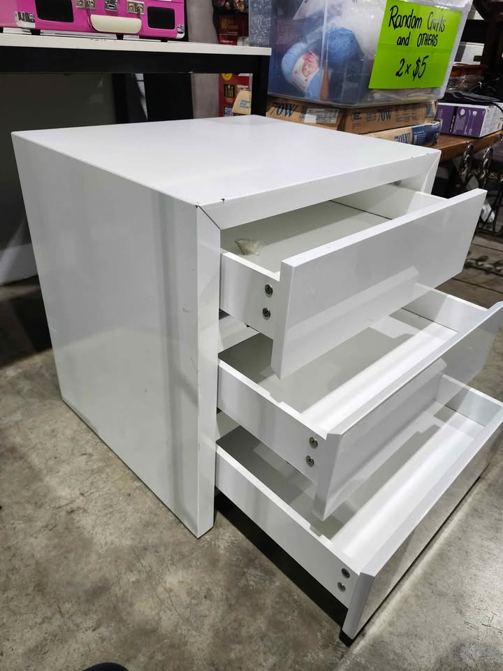Glossy White 3 Drawer Nightstand