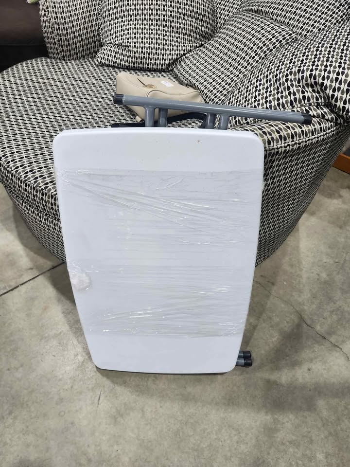 30" Folding/Adjustable Table