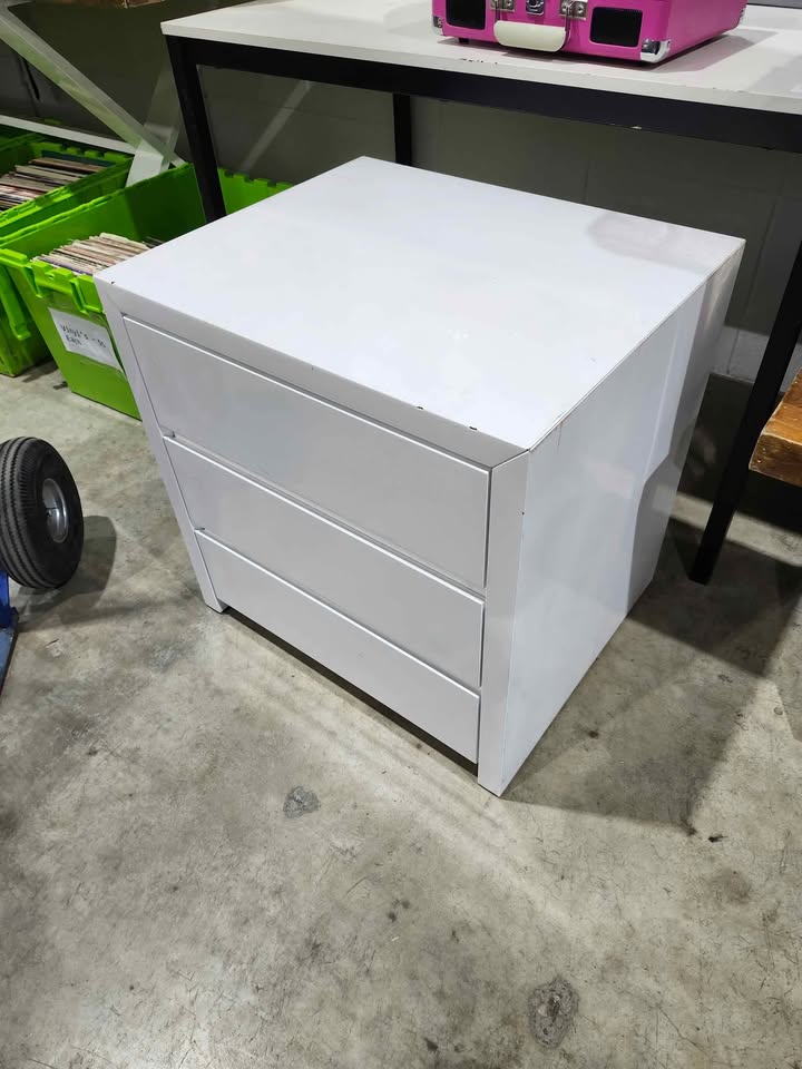 Glossy White 3 Drawer Nightstand