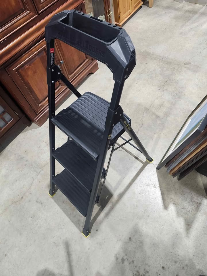 Gorilla Ladders PRO Steel 3-Step Stepladders