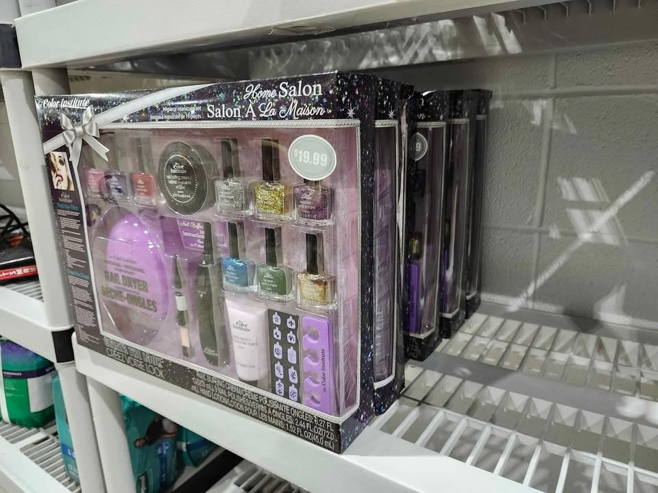 New! The Color Institute 19 Piece Manicure/Pedicure Set